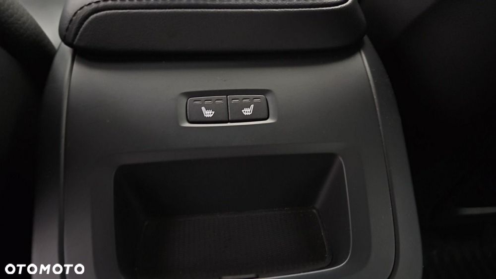 Volvo XC 60 B5 B AWD Plus Dark - 24