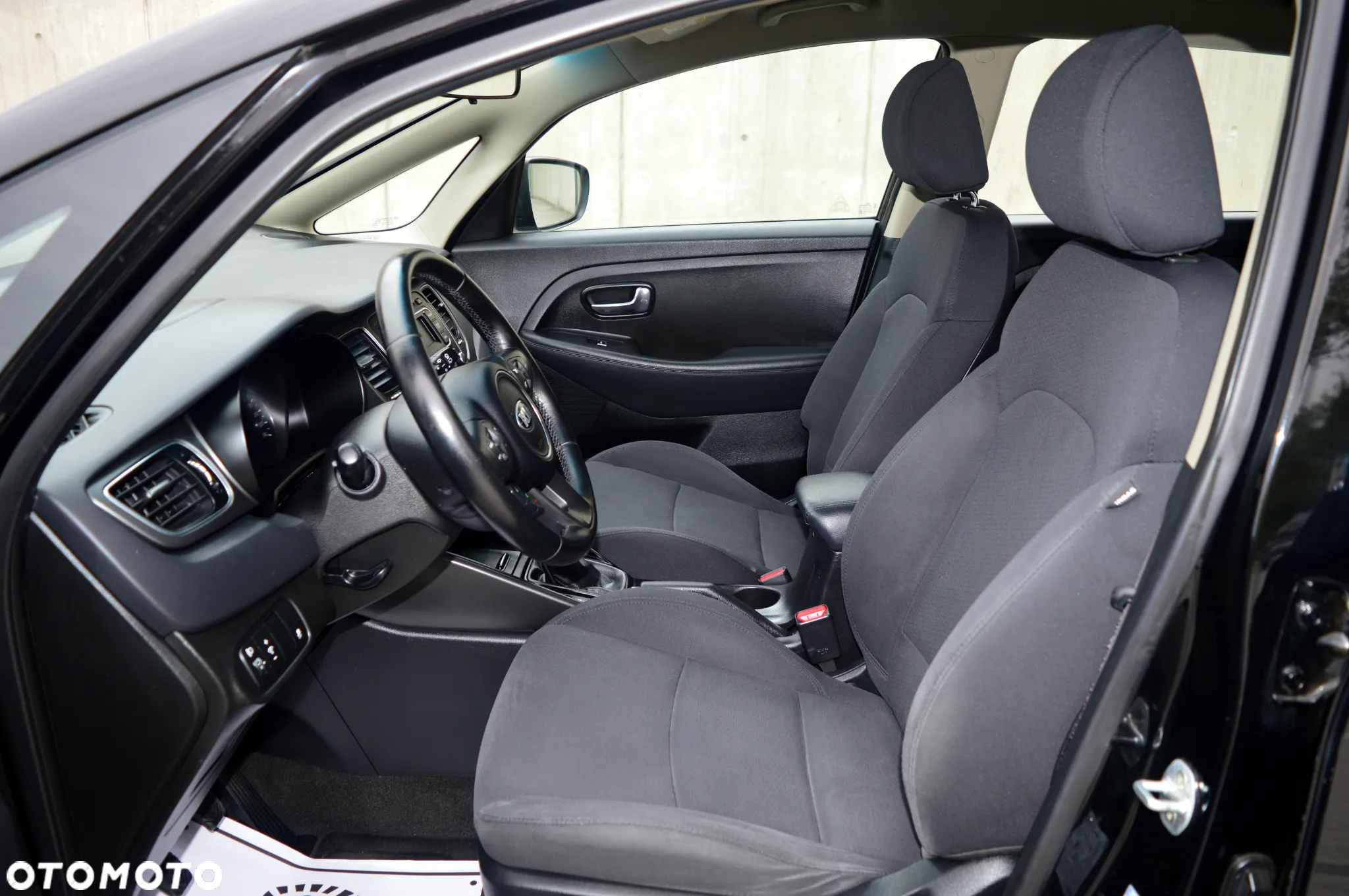 Kia Carens - 9