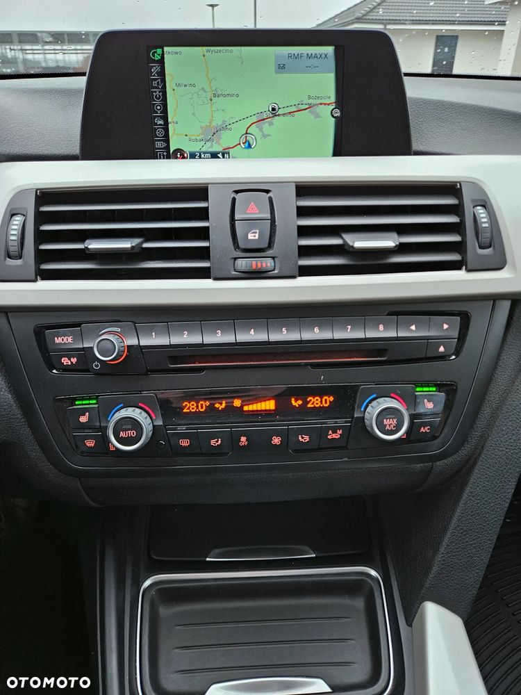 BMW Seria 3 318d Blue Performance - 10