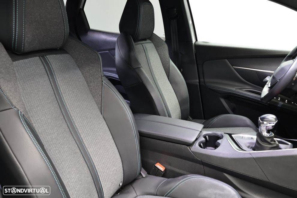 Peugeot 3008 1.2 PureTech Allure Pack - 20