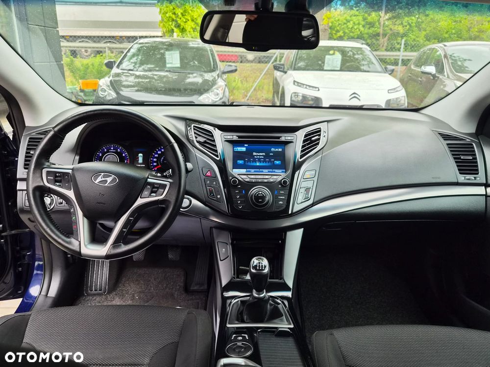 Hyundai i40 Kombi blue 1.6 Family - 19