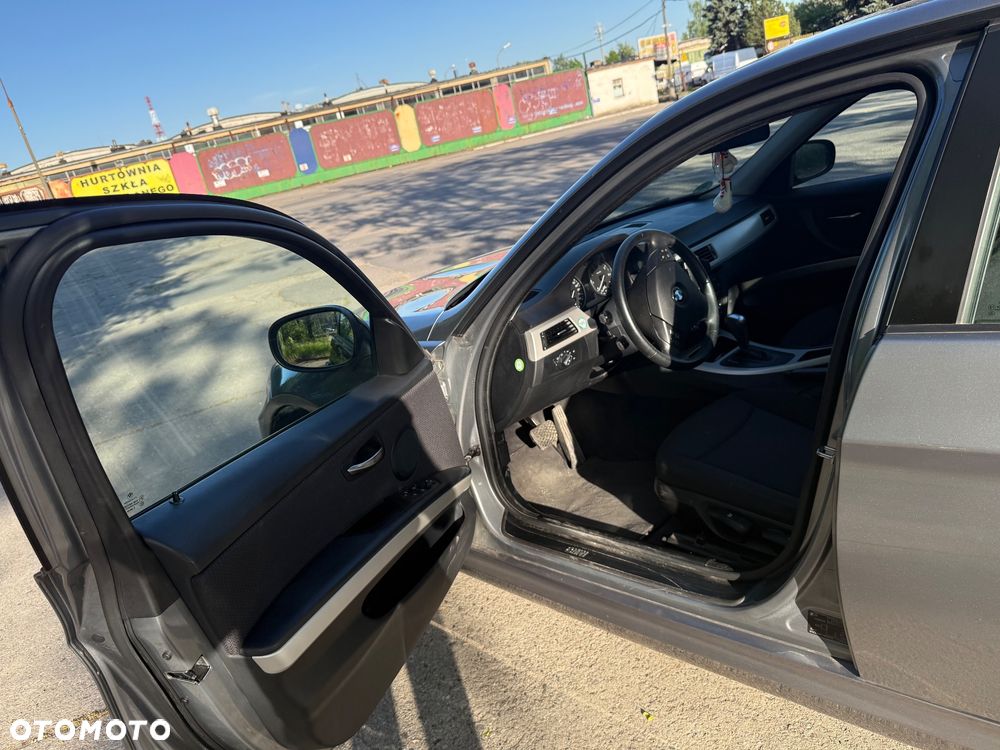 BMW Seria 3 318i - 15