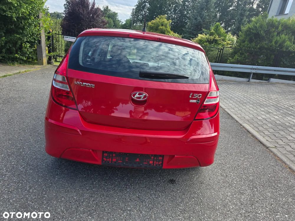 Hyundai i30 1.4 Base + - 28