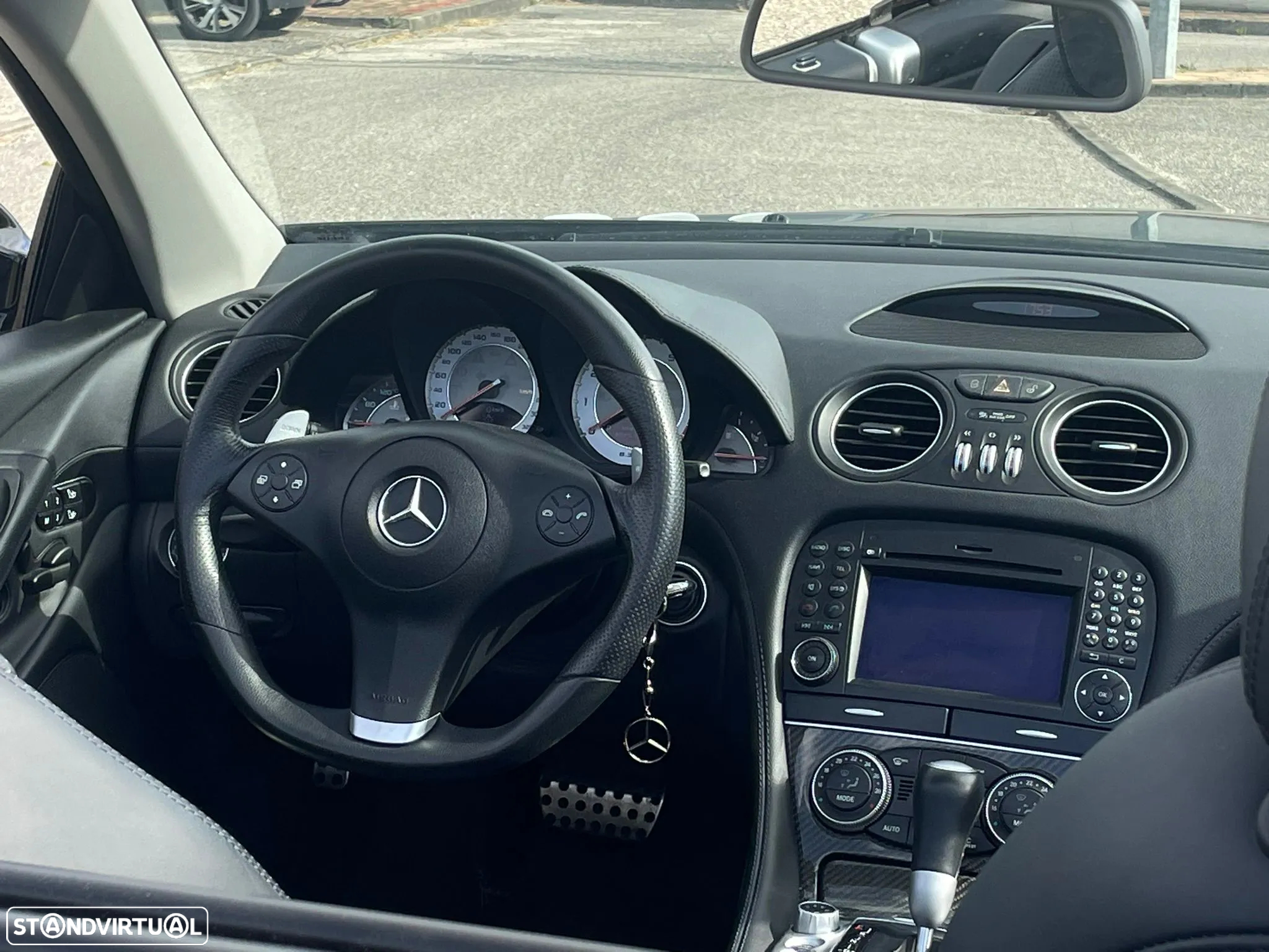 Mercedes-Benz SL 63 AMG Standard - 8