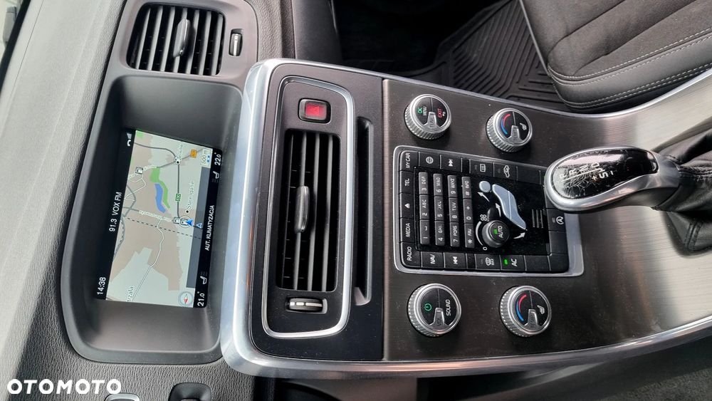 Volvo V60 D4 Geartronic Momentum - 25