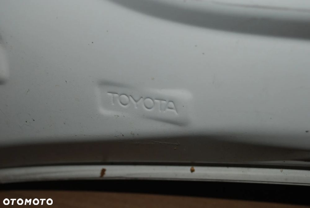 MASKA POKRYWA SILNIKA TOYOTA HILUX 2017- - 17