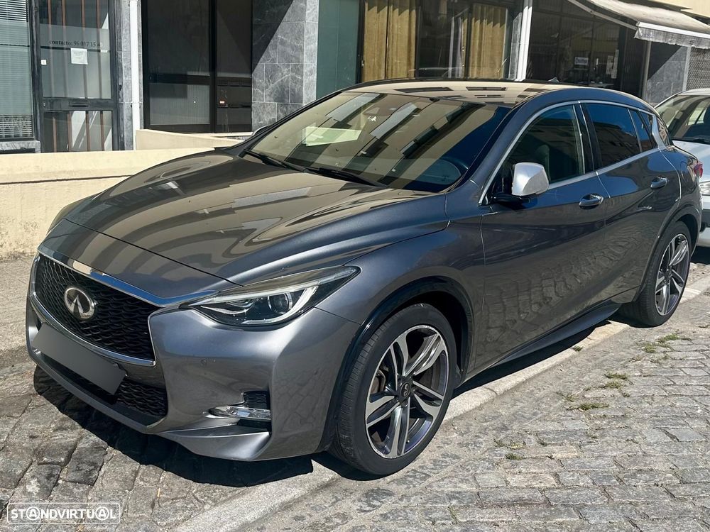 Infiniti Q30 - 1