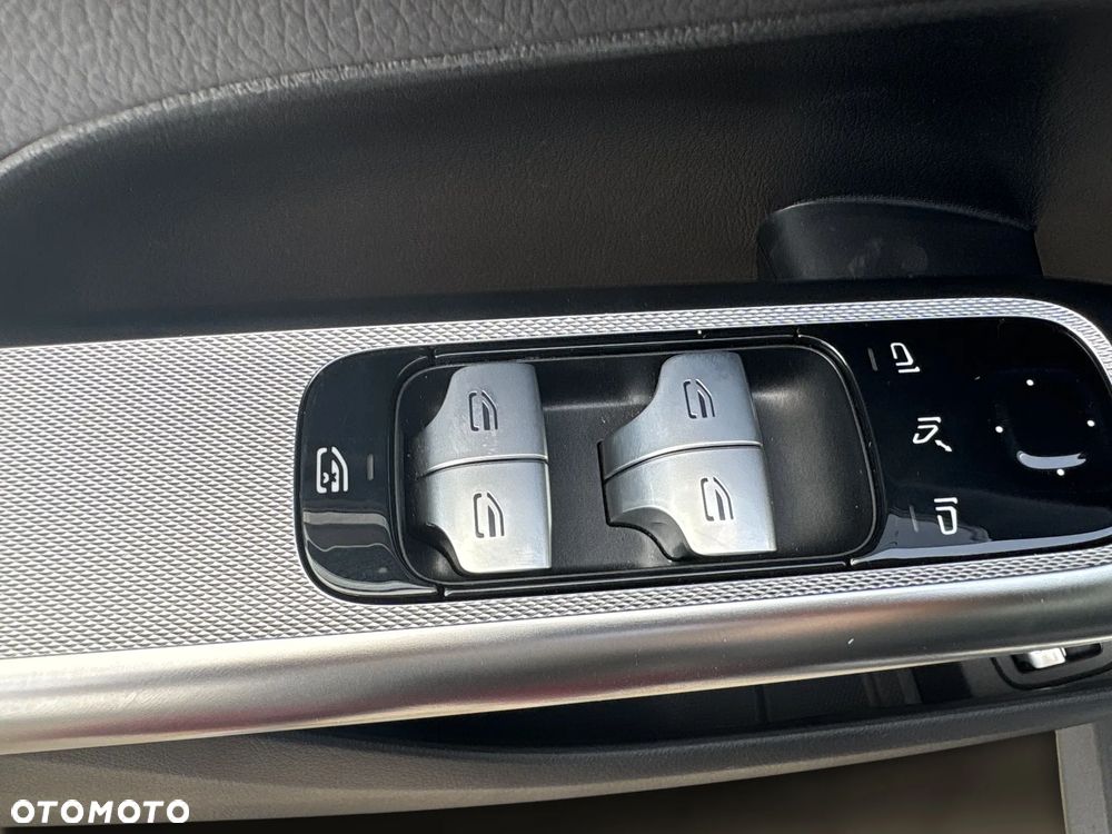 Mercedes-Benz GLC 300 e PHEV 4-Matic Avantgarde - 23