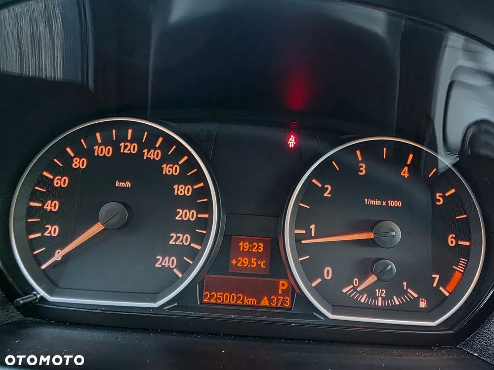 BMW Seria 1 120i - 23