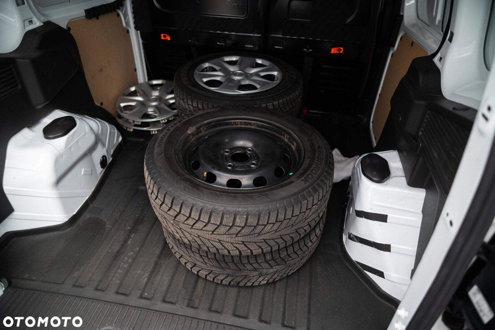 Ford transit-courier EcoBoost Trend - 24