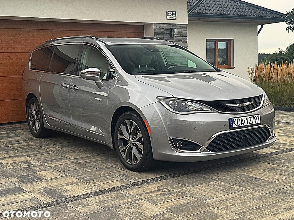 Chrysler Pacifica - 33