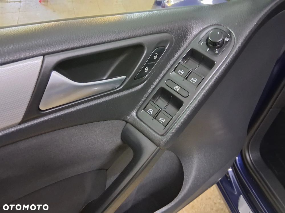 Volkswagen Golf 2.0 TDI DPF MATCH - 15