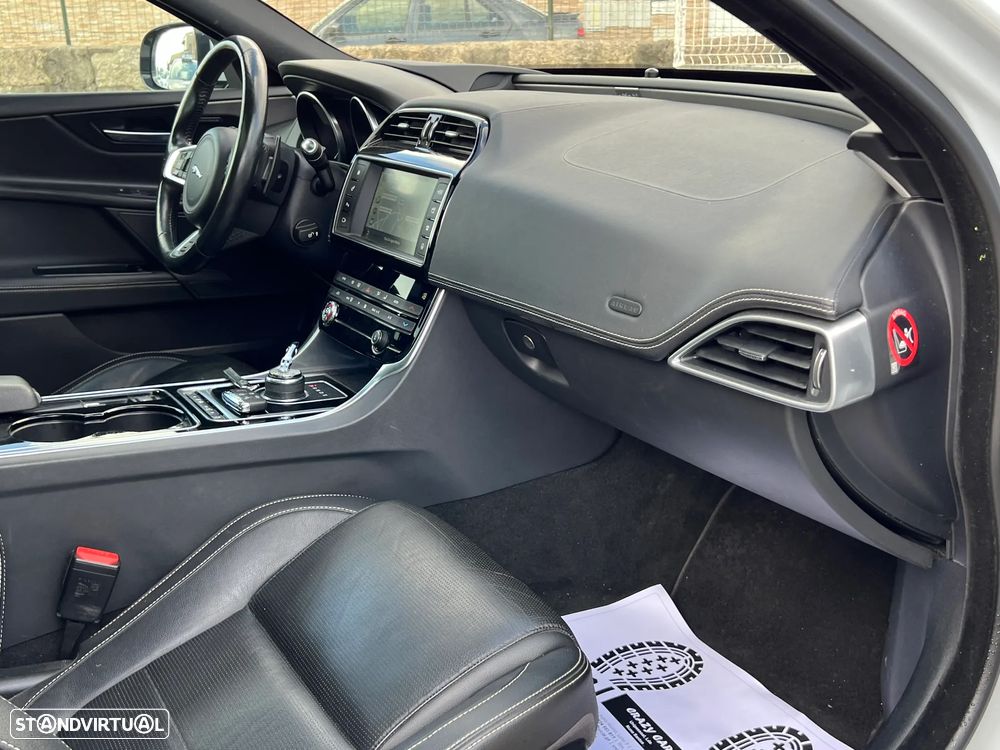 Jaguar XE 2.0 D R-Sport Aut. - 13