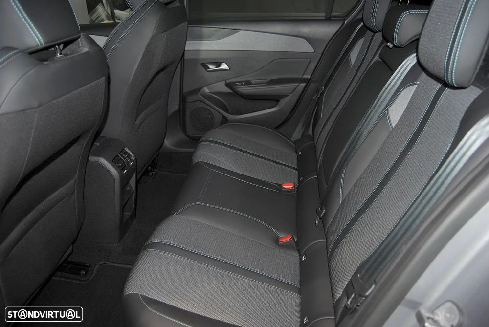 Peugeot 308 1.2 PureTech Allure - 18