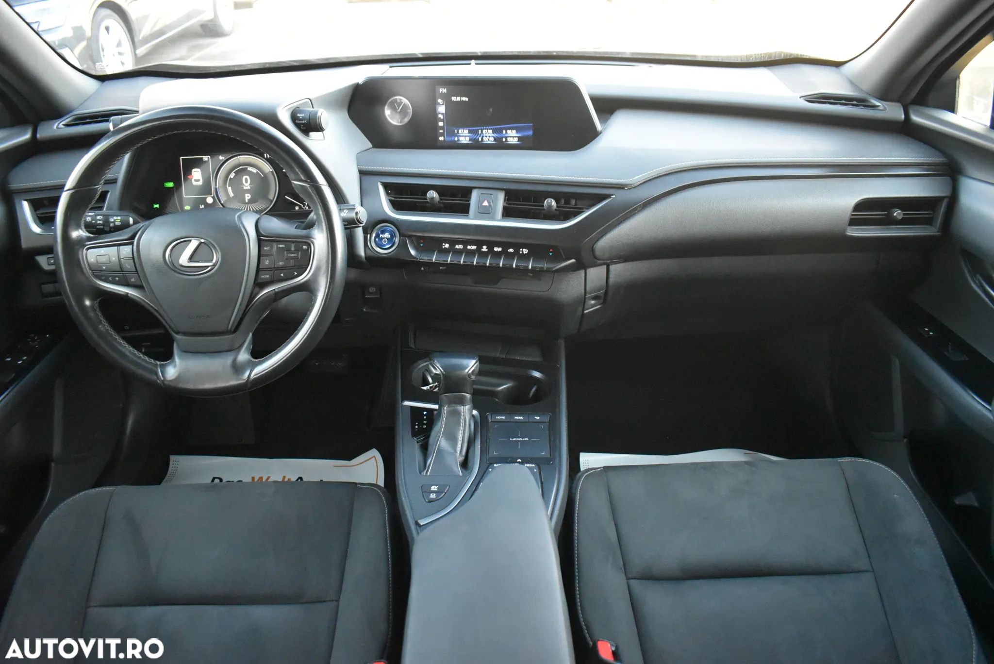Lexus UX 250h FWD Business - 6