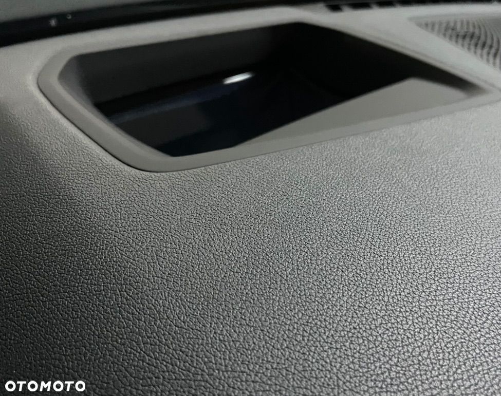 BMW Seria 7 730d xDrive mHEV - 23