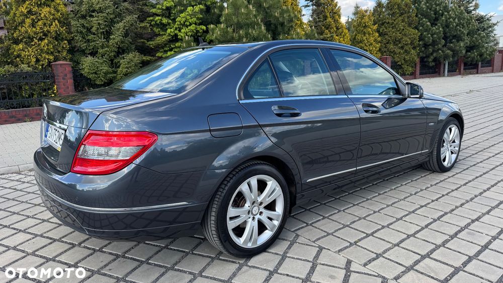 Mercedes-Benz Klasa C 180 CGI Automatik BlueEFFICIENCY Avantgarde - 11