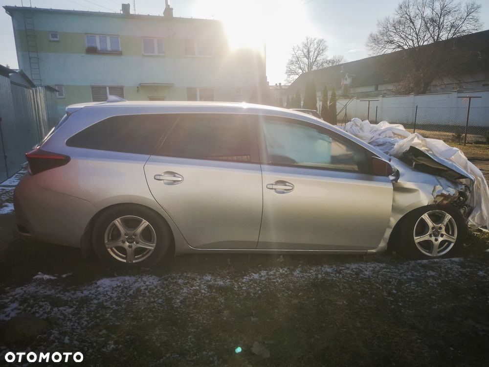 Toyota Auris 1.6 Premium - 2