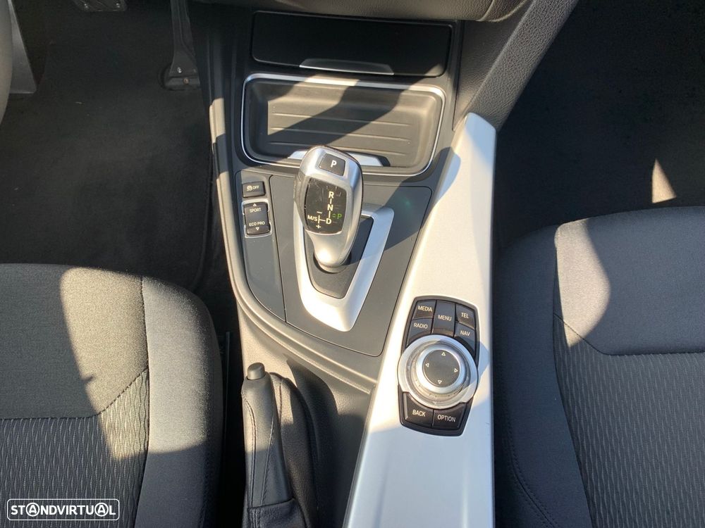 BMW 320 d Touring Auto Pack M - 23