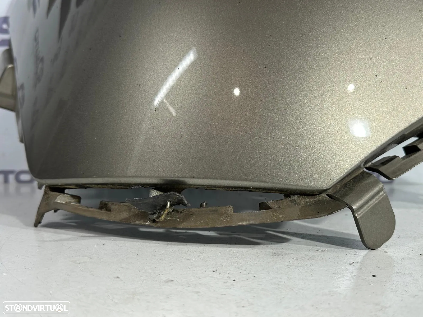 Canto Parachoques Trás Esquerdo - Renault Captur (2015) - 2