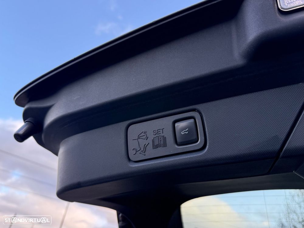 Ford Mustang Mach-E AWD PREMIUM - 24