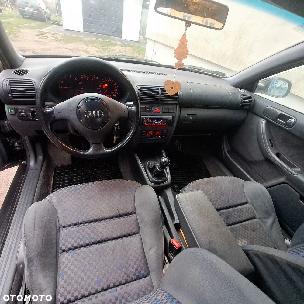 Audi A3 3-drzwiowe 1.8 Ambiente - 6