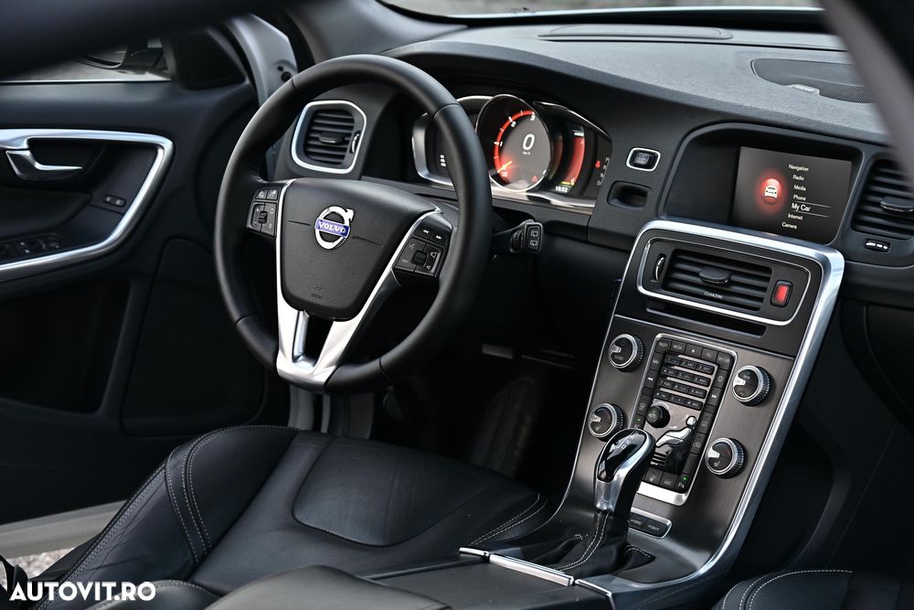 Volvo V60 D6 Plug-In-Hybrid AWD Geartronic Summum - 8