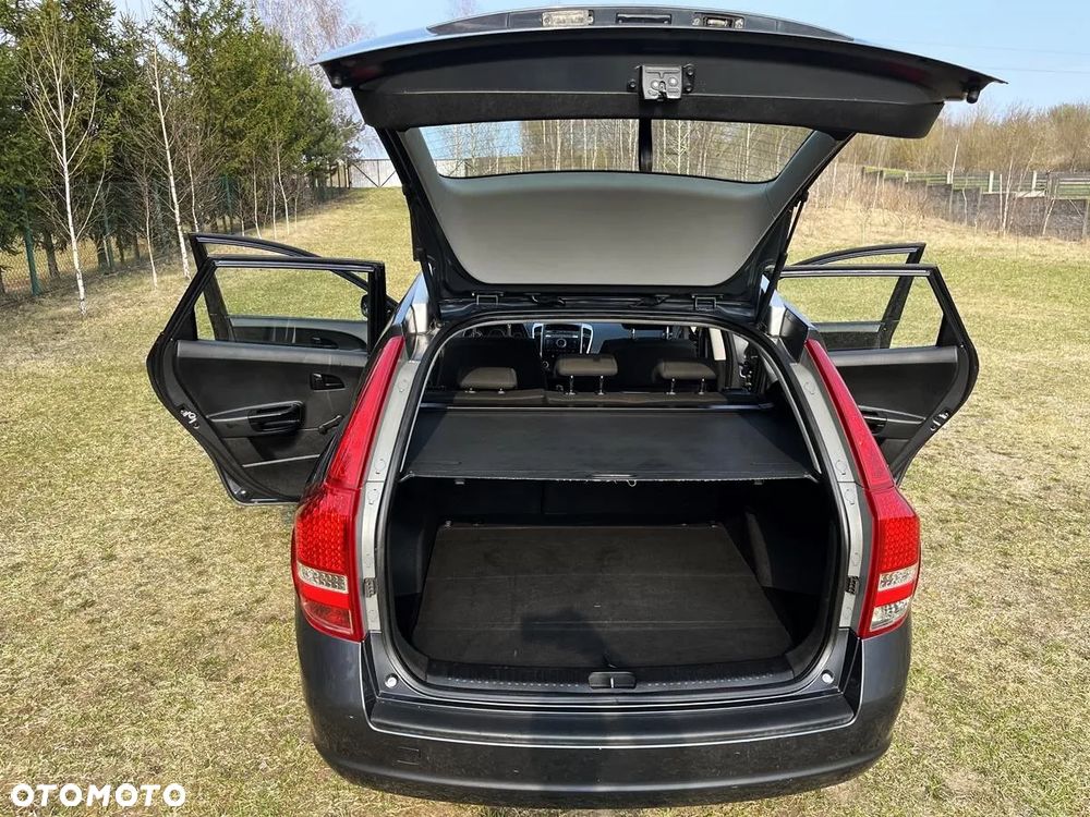 Kia Ceed - 10