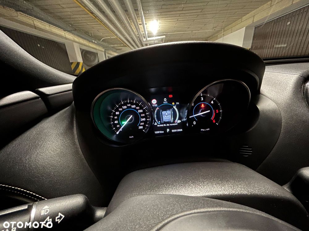 Jaguar XE - 5