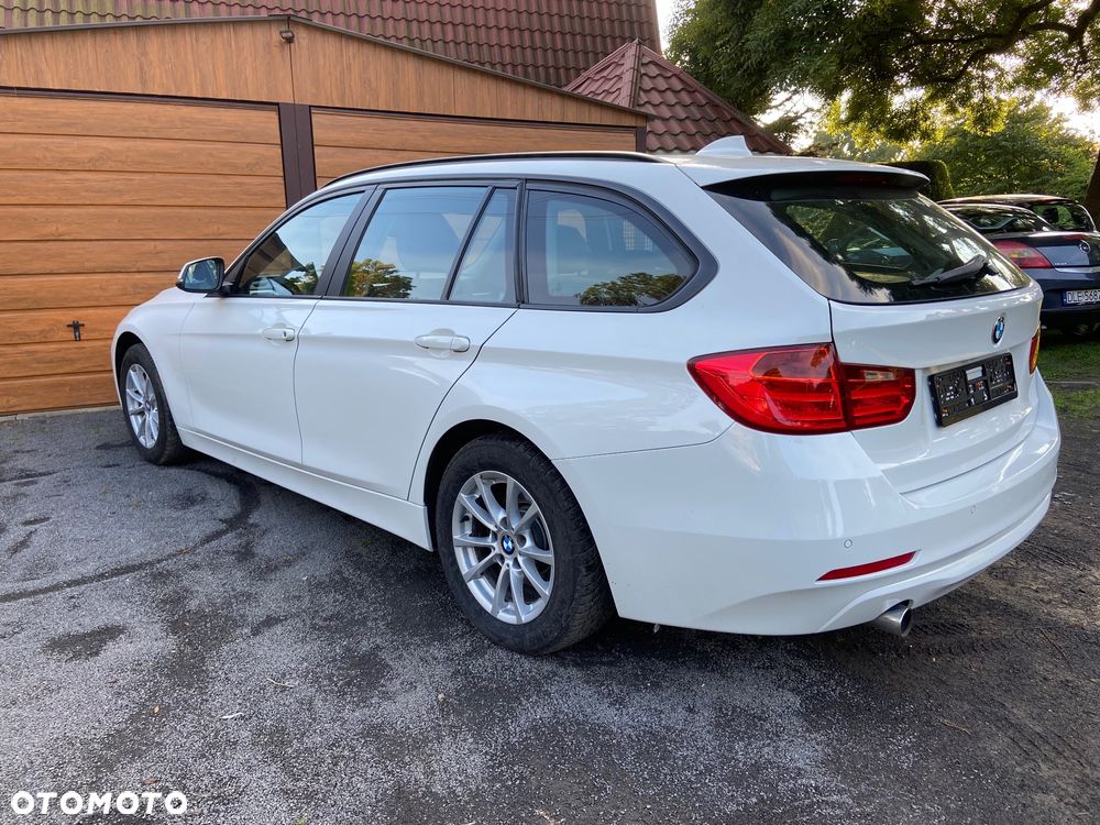 BMW Seria 3 318d Sport Line - 3