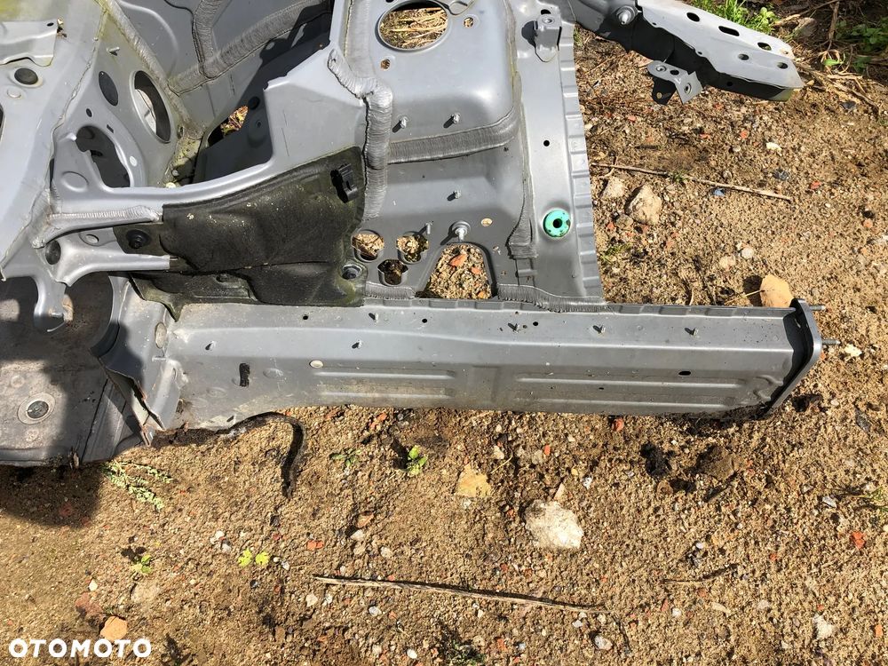 PODŁUŻNICA ĆWIARTKA PRÓG SŁUPEK BMW E90 - 4