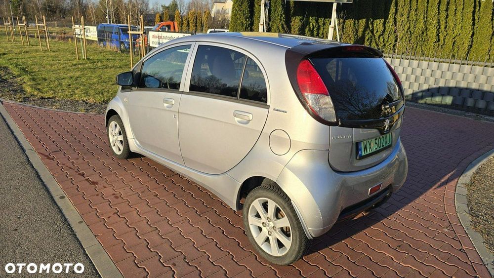 Peugeot iOn - 4