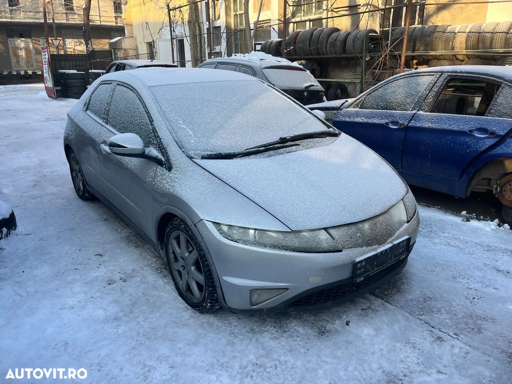 Dezmembrez Honda Civic VIII 2008 gri argintiu 2,2 diesel - 1