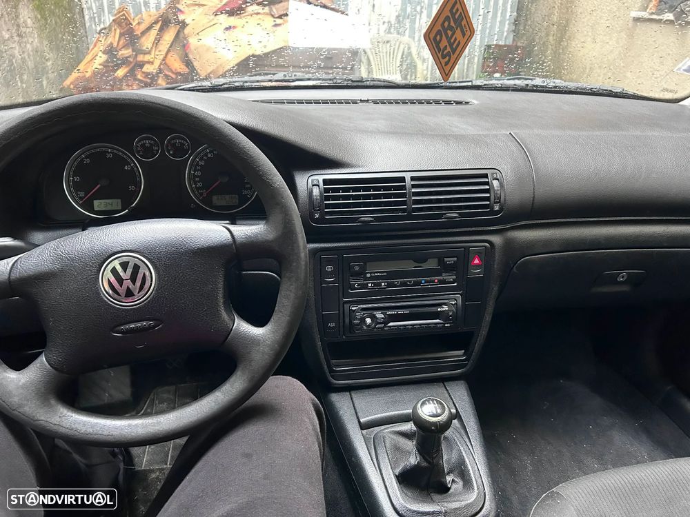 VW Passat Variant 1.9 TDi Highline - 5