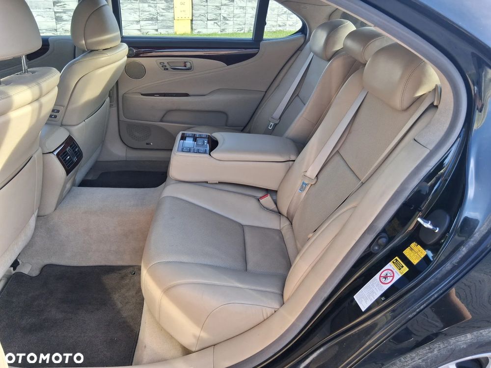 Lexus LS - 8