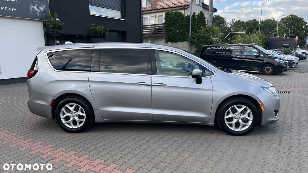 Chrysler Pacifica - 6