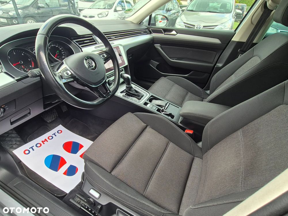 Volkswagen Passat - 24