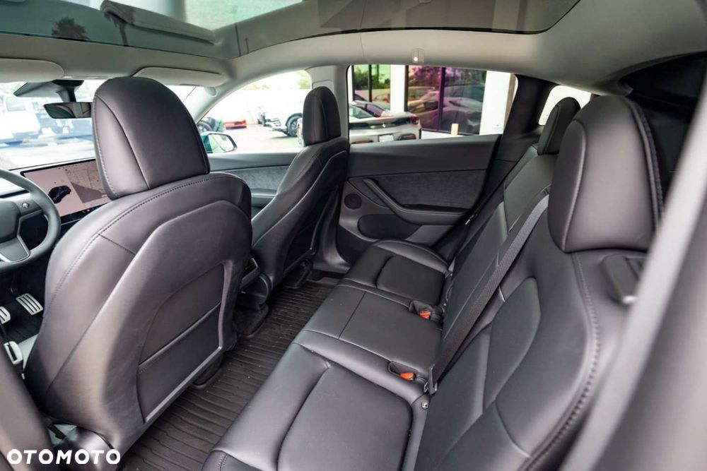 Tesla Model Y - 26
