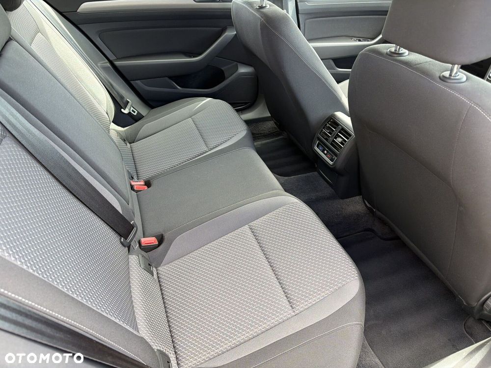Volkswagen Passat 2.0 TDI SCR Trendline - 38