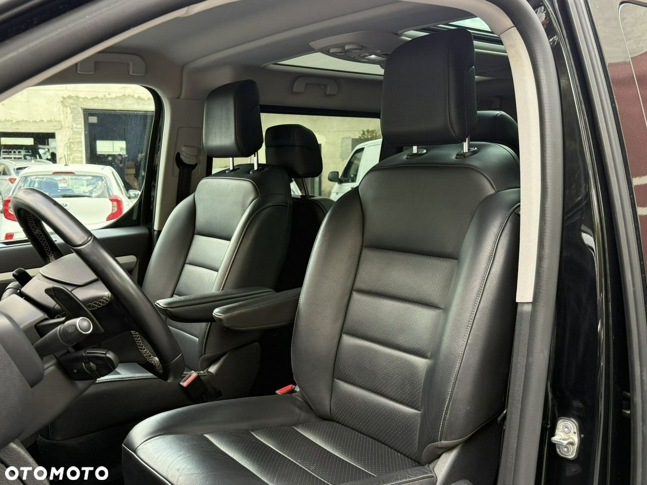 Peugeot Traveller - 15