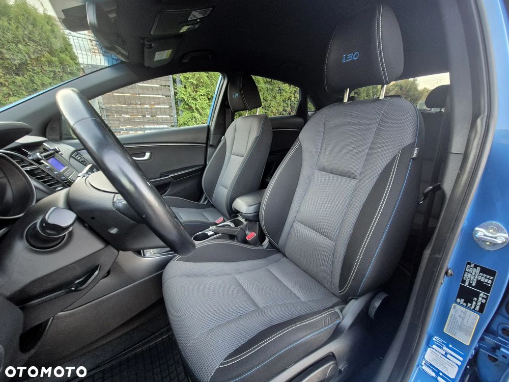 Hyundai i30 blue 1.4 Passion - 22