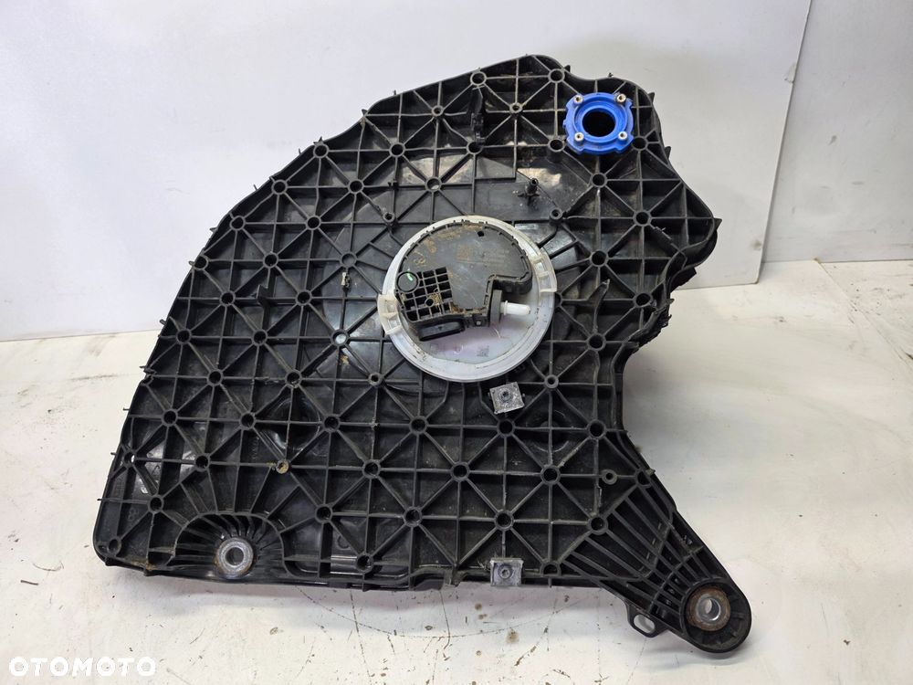 ZBIORNIK POMPA PŁYNU ADBLUE AUDI A4 B9 A5 8W 8W0131878BS 8W0131969M - 1