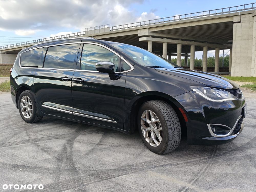 Chrysler Pacifica - 2