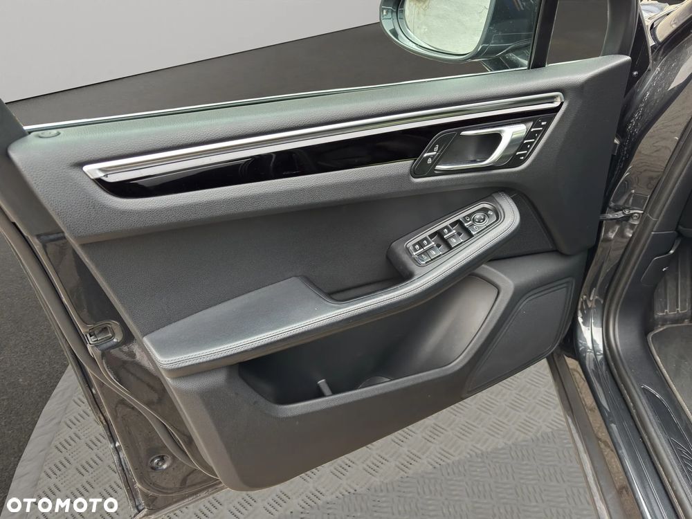 Porsche Macan Standard - 12