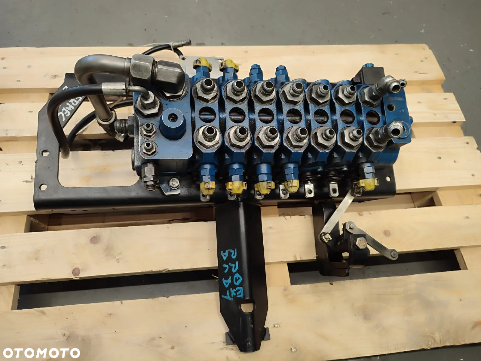 Rozdzielacz hydrauliczny 07260157 B0801242227 Fermec 860 - 2
