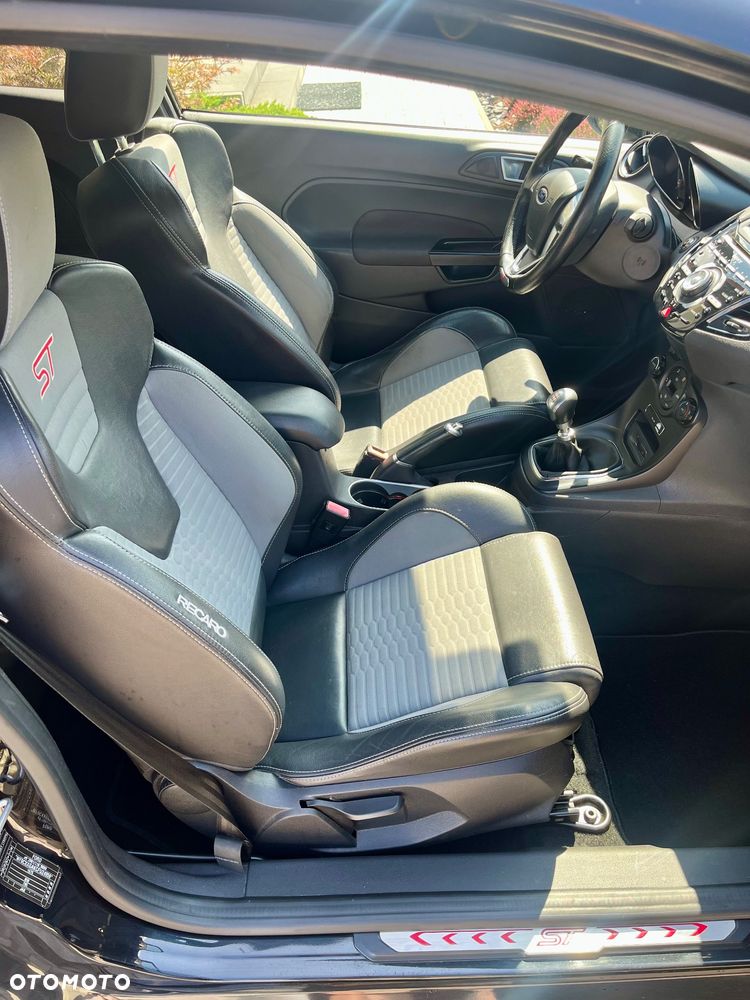 Ford Fiesta 1.6 EcoBoost ST - 17