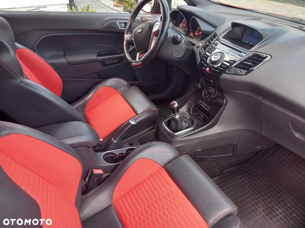 Ford Fiesta 1.6 EcoBoost ST - 24