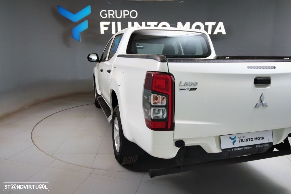 Mitsubishi L200 2.3 DI-D CD Invite 4WD - 5