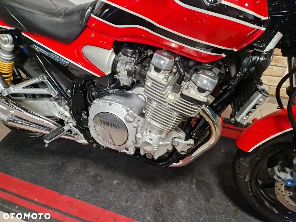 Yamaha XJR - 18