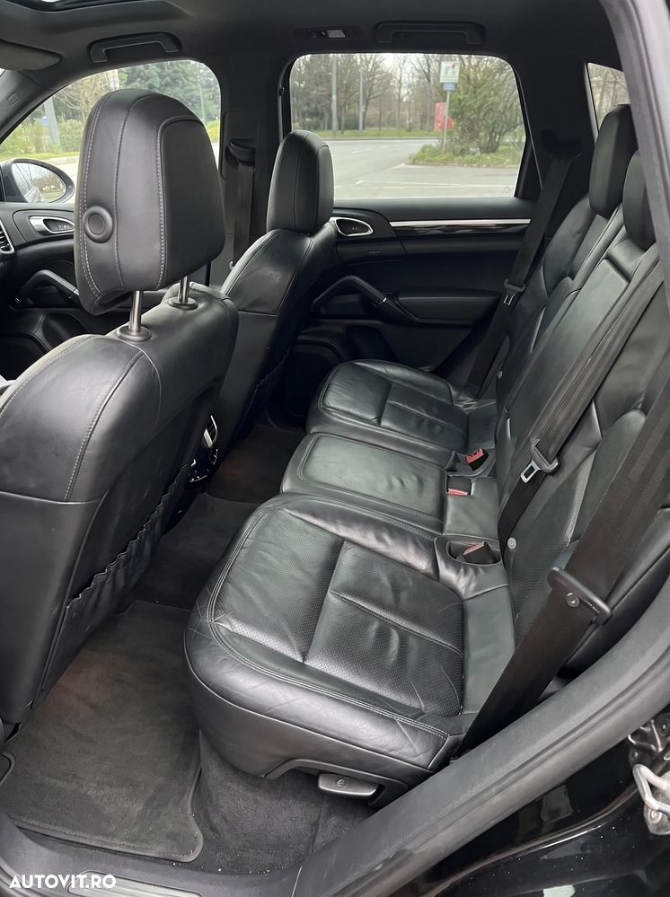 Porsche Cayenne 3.0 L V6 - 6